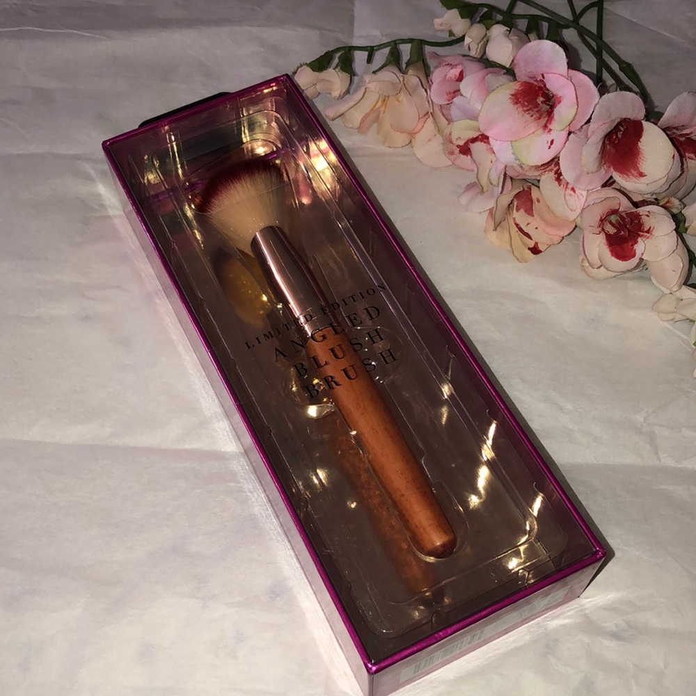 TRUBEAUTY limited edition angled blush brush